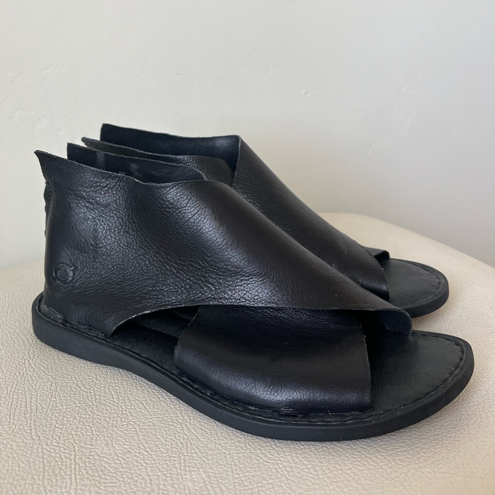 BORN IWA Women’s Black Leather Comfortable Sandals Size 9